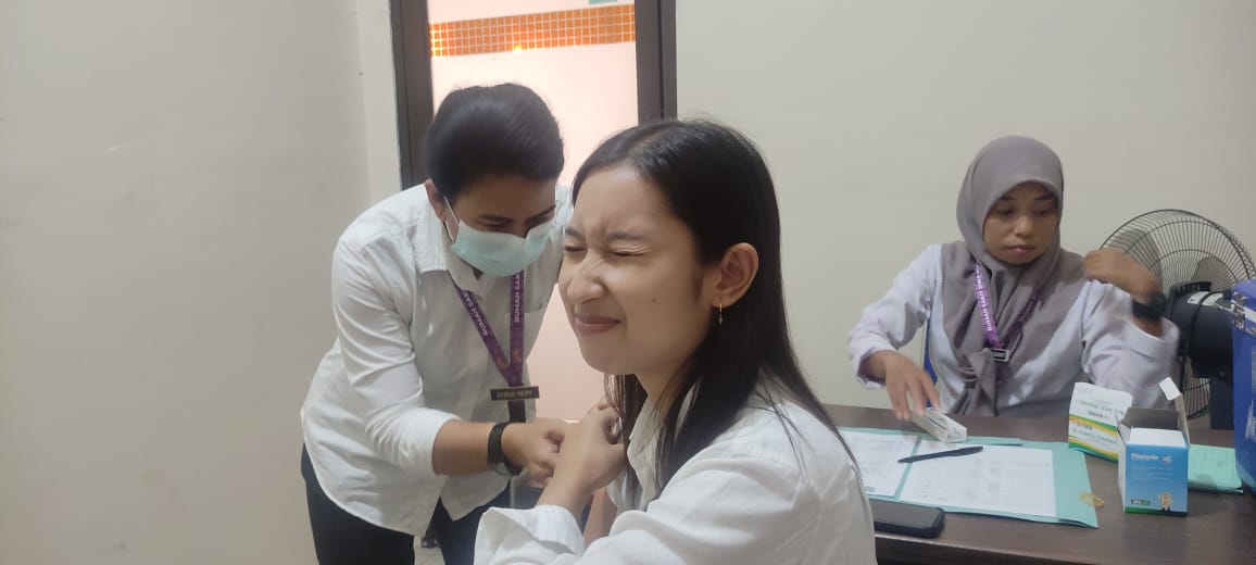 Pemberian Vaksin Hepatitis B tahap kedua - Hari kedua